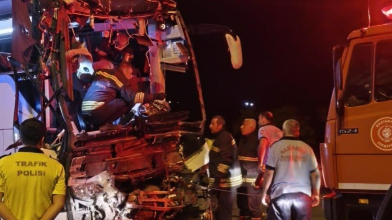 Gaziantep’te yolcu otobüsü ile tır çarpıştı: 2 ölü, 22 yaralı