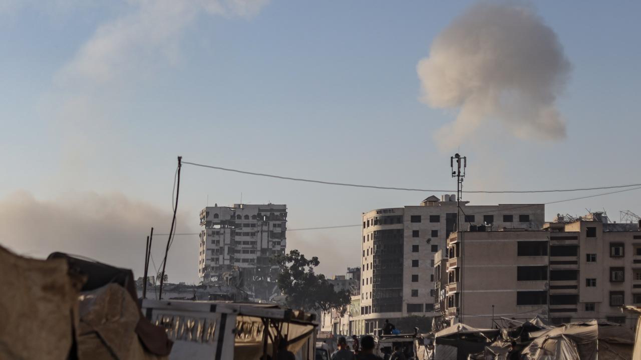 Katil İsrail’in Gazze’deki bir kafeye saldırısında 6 Filistinli öldü, 14’ten fazla kişi yaralandı