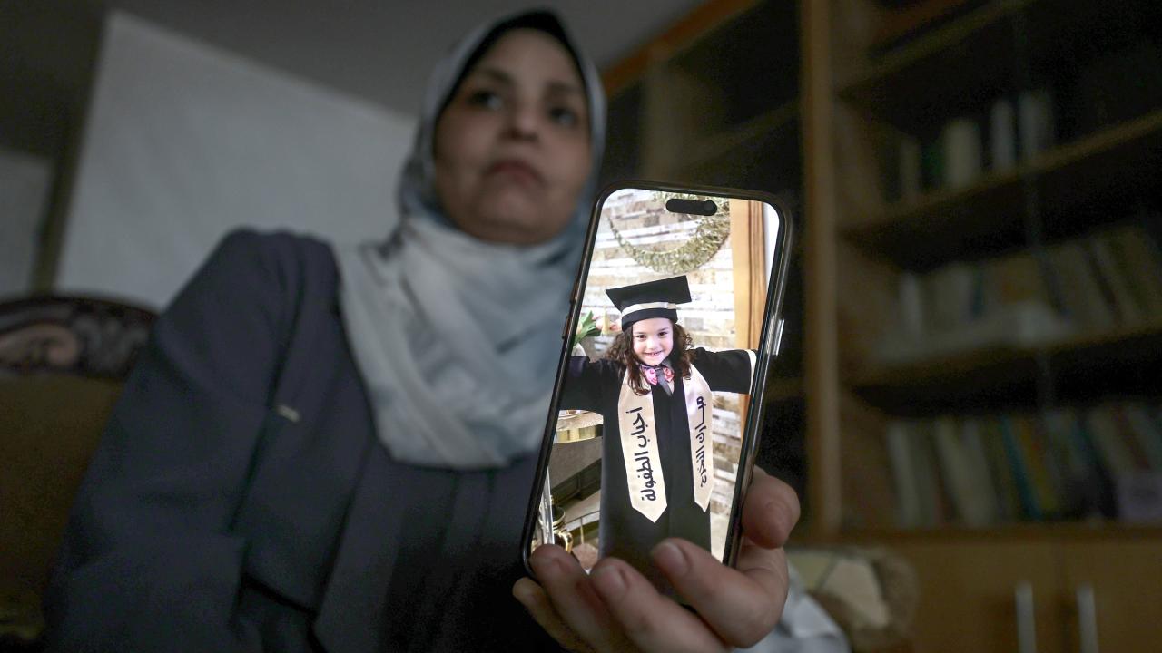 Katil İsrail’in katlettiği küçük Hind’in büyükannesi, uluslararası soruşturma talep ediyor