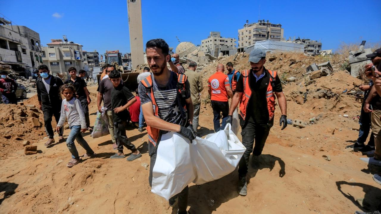 Gazze’de soykırımcı İsrail saldırıları sonucu yaralanan bir çocuk yaşamını yitirdi