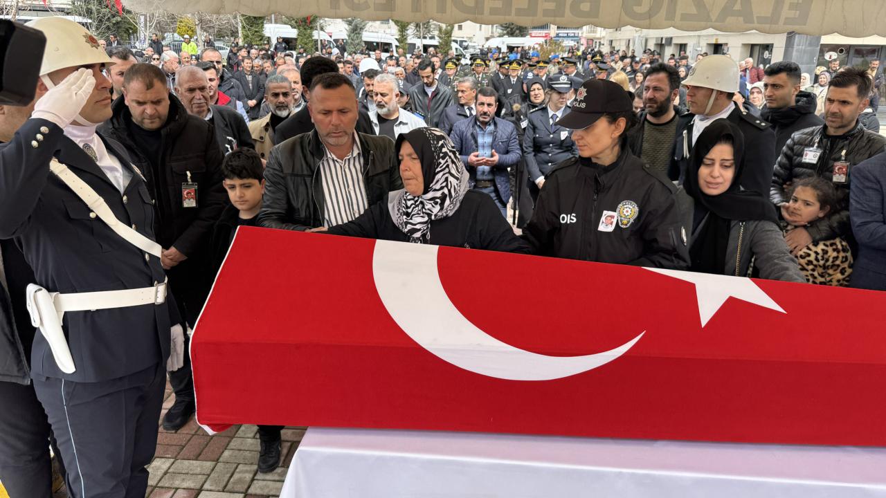 İstanbul’daki kazada şehit olan polisimiz son yolculuğuna uğurlandı