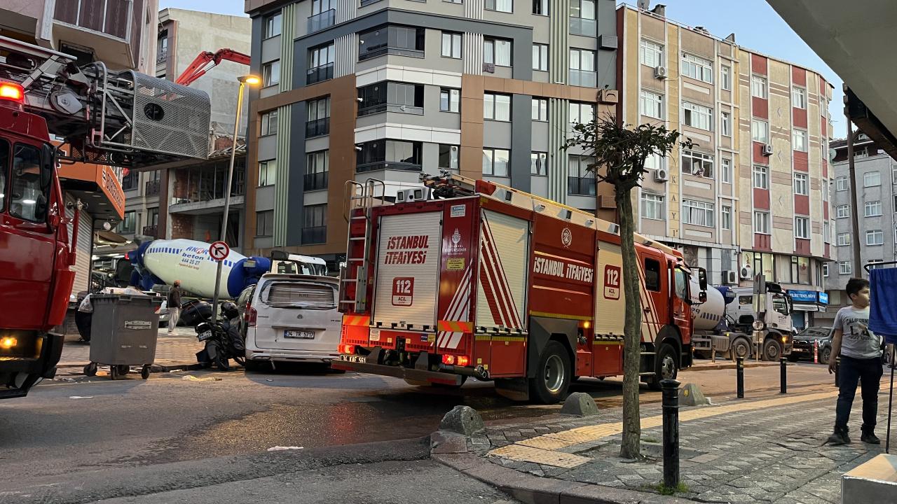 İstanbul’da inşaat sırasında yan binanın duvarı yıkıldı