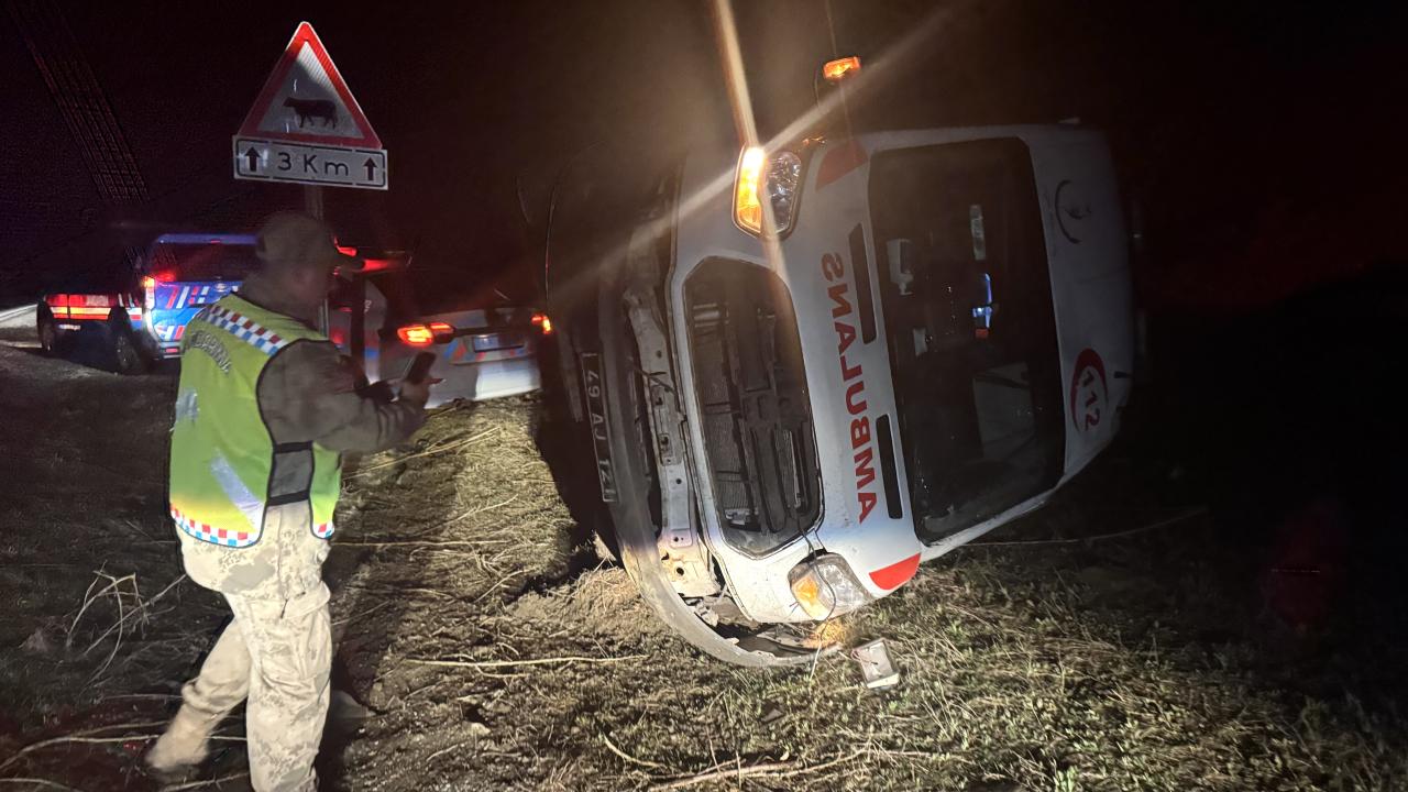 Muş’ta Bebek ve Annesini Taşıyan Ambulans Devrildi: 5 Yaralı