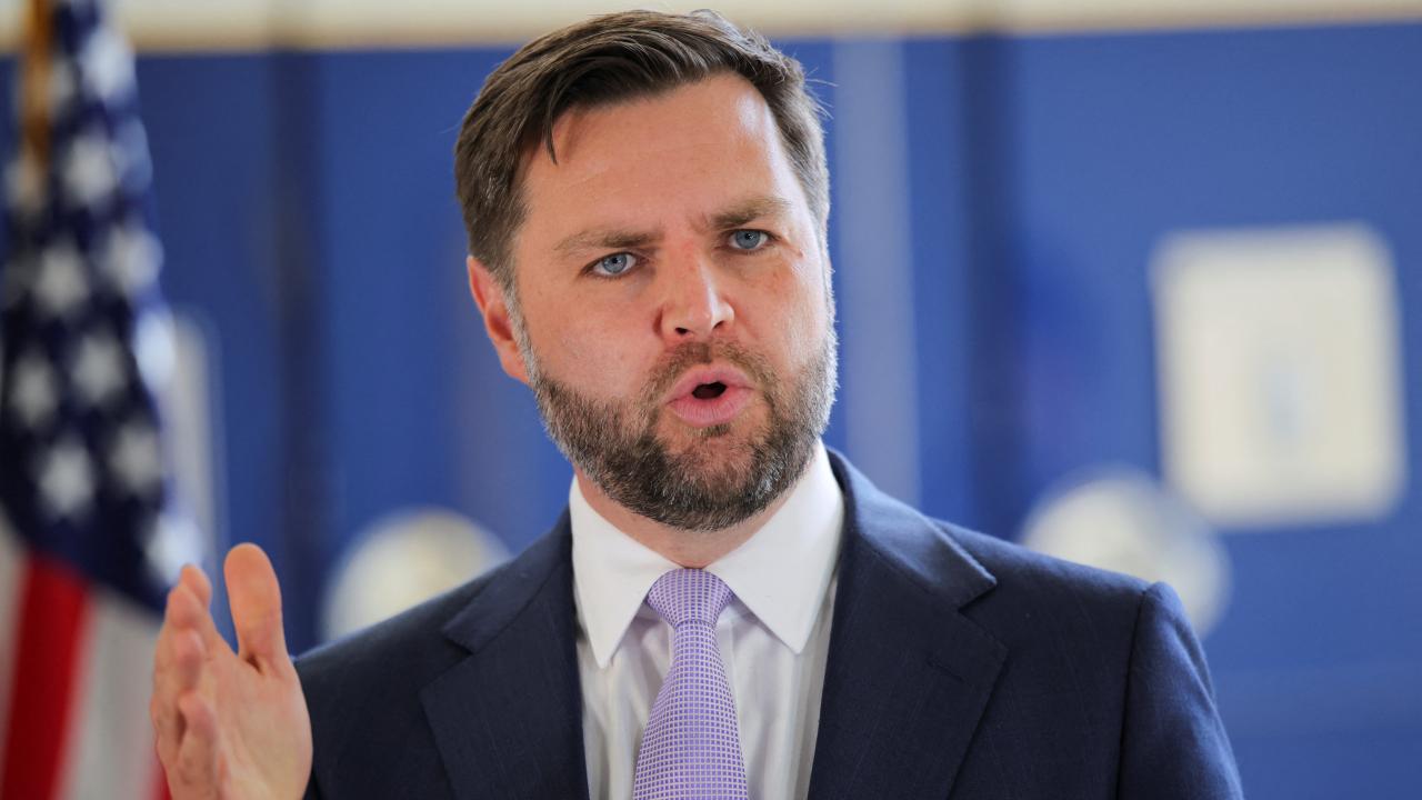 Vance: Bizi oyalamaya çalışırlarsa karşılarında sert bir heyet bulurlar