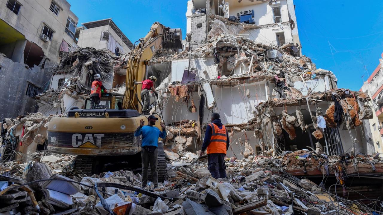 İşgalci İsrail’in Lübnan’a geceden bu yana düzenlediği saldırılarda 8 kişi öldü
