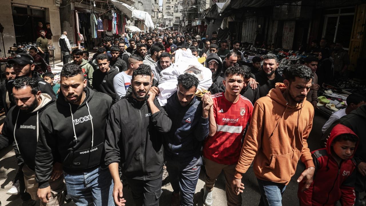 Katil İsrail, 28 Şubat’tan bu yana Gazze’de 241 Filistinliyi daha öldürdü