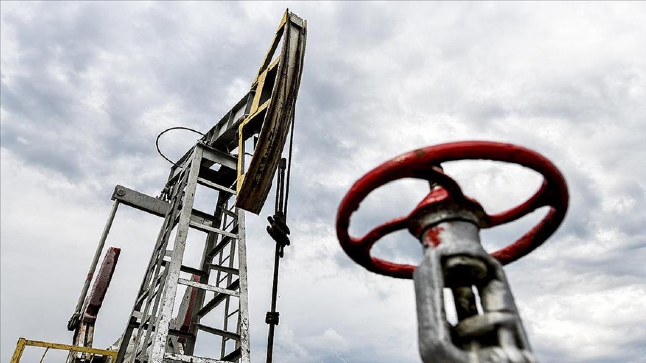 Brent Petrol Fiyatı Düşüşte: Trump’ın İran Açıklamaları Piyasaları Nasıl Etkiledi?