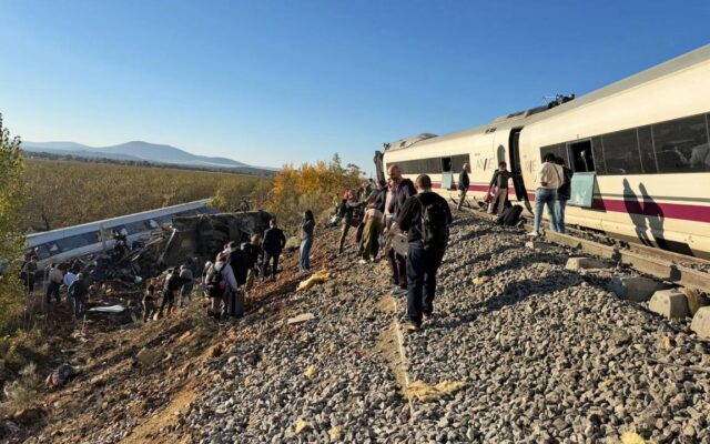 İspanya’daki iki hızlı trenin çarpıştığı kazada ölü sayısı 46’ya yükseldi