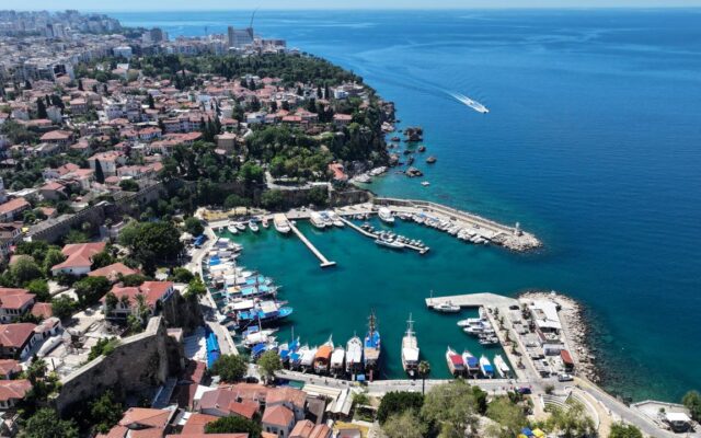 Antalya nüfusunun 5 katından fazla turist ağırladı