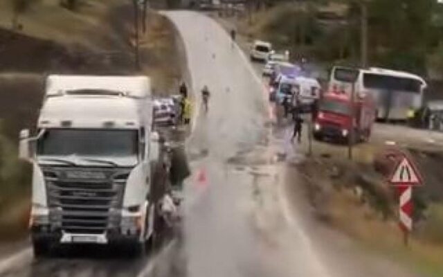 Şırnak’ta yolcu otobüsü ile tır çarpıştı: 15 yaralı