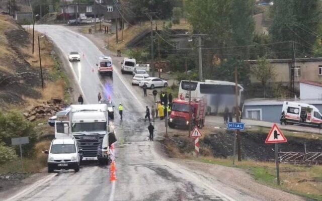 Şırnak’ta yolcu otobüsü ile tır çarpıştı: 1 ölü 14 yaralı