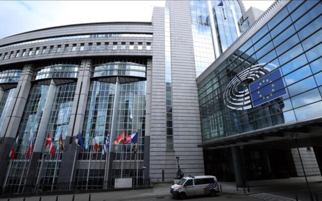 AB, çocukların çevrim içi ortamda korunmasında ortak düzenlemeler hedefliyor